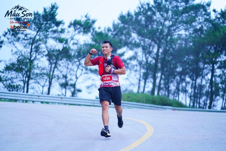 Minh Quang: ‘Dị nhân’ bơi 60km xuyên đêm từ Hòa Bình về Hà Nội - Ảnh 5.