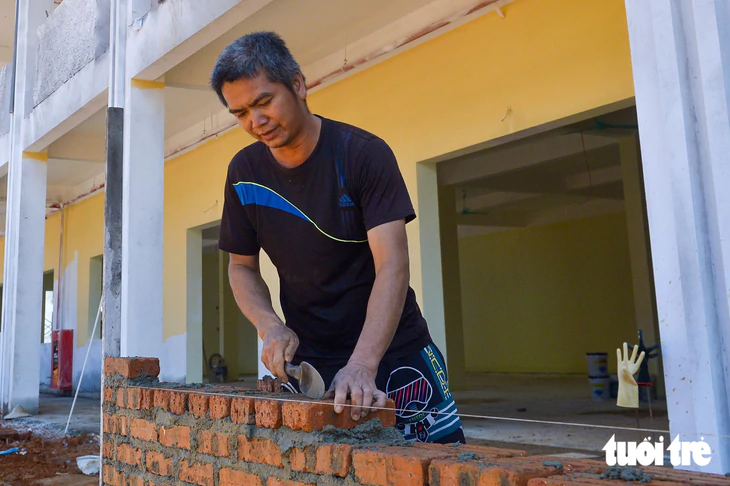 'Chạy nước rút' hoàn thiện trường nội trú liên cấp Quốc Khánh để thầy trò vùng biên cương kịp khai giảng - Ảnh 7.