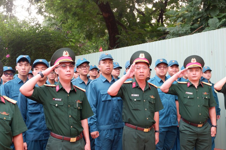Lễ chào cờ ' Tôi yêu Tổ quốc Tôi ' tại công viên Lê Thị Riêng 2026 - Ảnh 1.