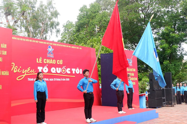 Lễ chào cờ Tôi yêu Tổ quốc Tôi tại công viên Lê Thị Riêng TP . HCM năm 2026 - Ảnh 1.