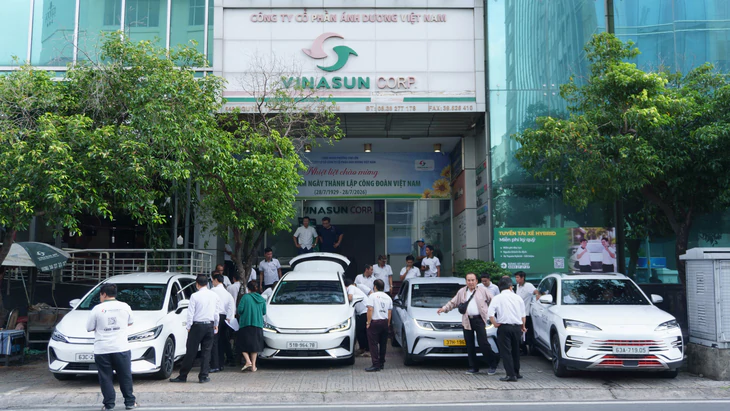 BYD NEG đào tạo kỹ năng vận hành xe điện cho 200 tài xế Vinasun - Ảnh 1.