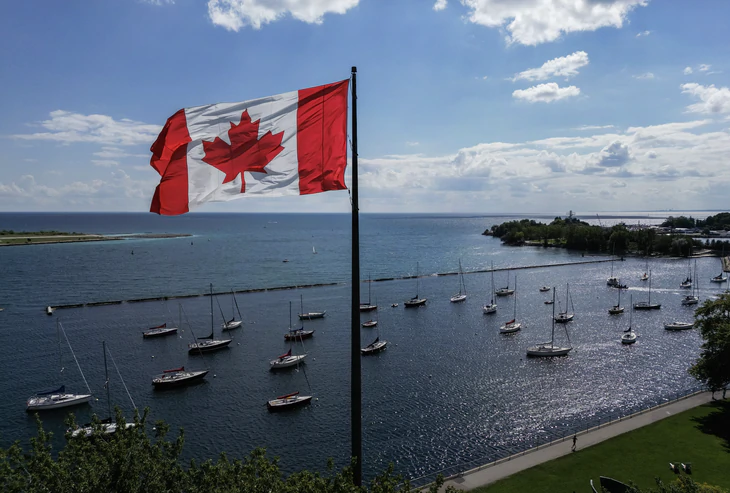 Ông Trump ký sắc lệnh đổi tên ‘hồ Ontario’ thành ‘hồ Mỹ’, Canada lập tức bác bỏ - Ảnh 1.