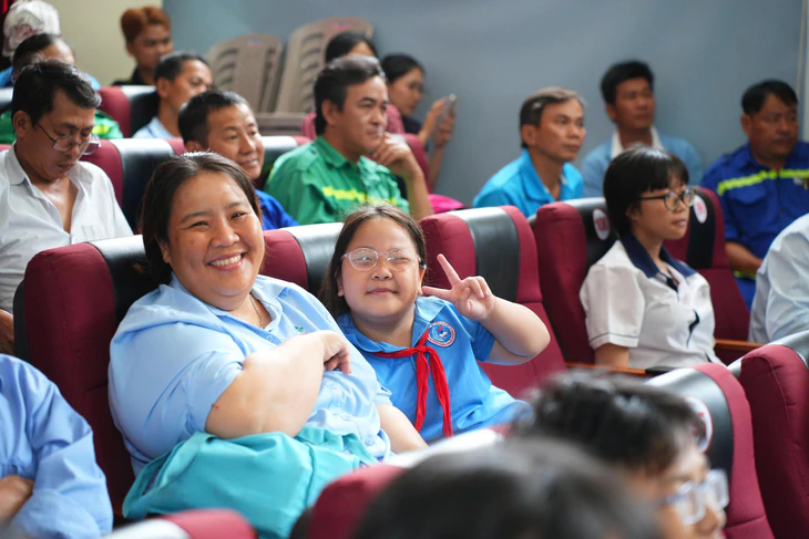 'Xây nền ước mơ' với 600 suất học bổng cho con em công nhân xây dựng, môi trường - Ảnh 3.