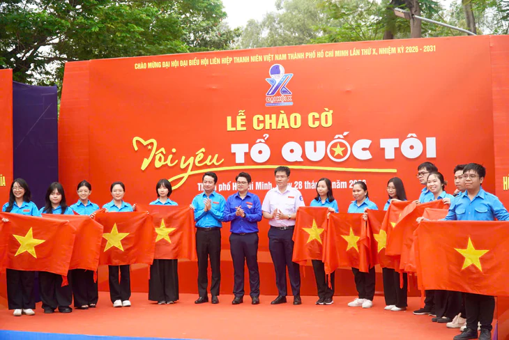 Lễ chào cờ ' Tôi yêu Tổ quốc Tôi ' tại công viên Lê Thị Riêng 2026 - Ảnh 3.