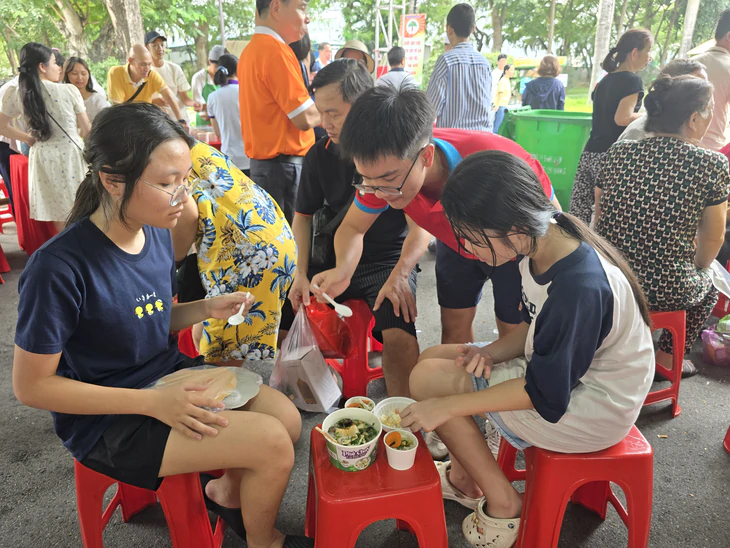 Hàng trăm phần chay phục vụ bà con tại Lễ hội ẩm thực chay TP.HCM 2026 - Ảnh 5.