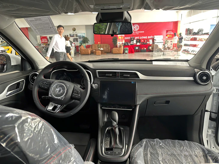 Tin tức giá xe: MG ZS giảm hàng trăm triệu đồng, SUV B đọ giá với cả Kia Morning, Hyundai i10 - Ảnh 4.