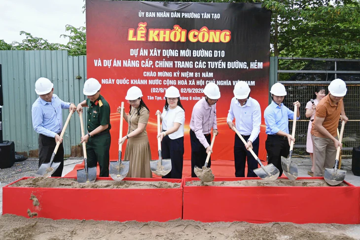 Phường Tân Tạo đồng loạt nâng cấp 66 tuyến hẻm, khởi công đường D10 - Ảnh 1.