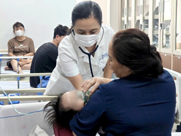 RSV ở trẻ sơ sinh: Tối bình thường, sáng đã có thể suy hô hấp - Ảnh 2.