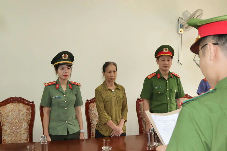 Khởi tố người phụ nữ 66 tuổi dùng hàn the làm hàng trăm kg bánh cuốn - Ảnh 1.