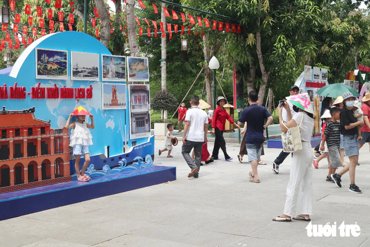 Người dân muôn phương về thăm quê Bác Hồ dịp Quốc khánh - Ảnh 14.