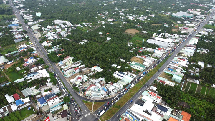 Người dân miền Tây ùn ùn về quê , ùn tắc giao thông tại ngã tư Đồng Tâm - Ảnh 4.