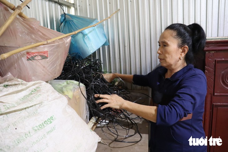 Chăm sóc người anh cao hơn 2 , 1 m ở Cần Thơ: Nỗi lo của người em già yếu - Ảnh 3.