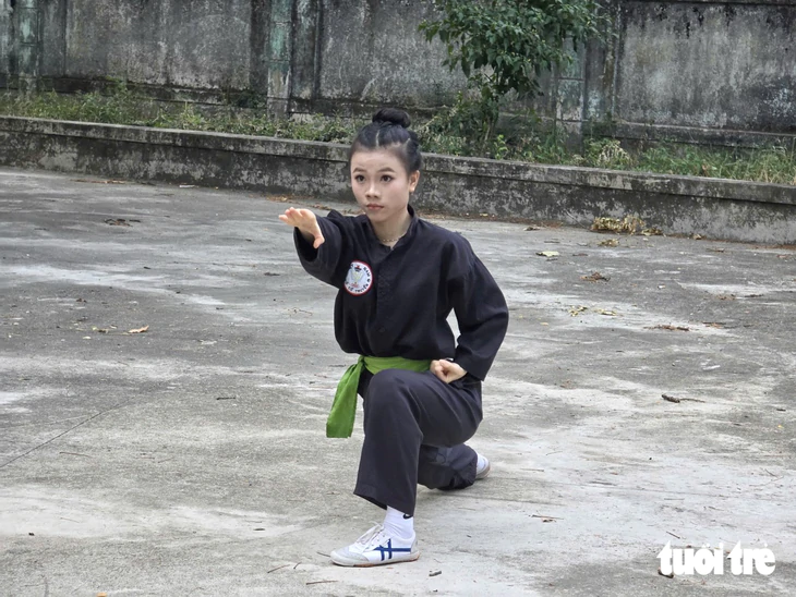 Hội võ về làng, người dân reo hò khi xem võ sĩ so tài - Ảnh 10.