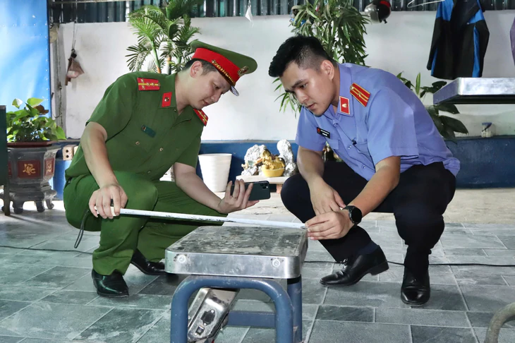 Khởi tố người phụ nữ 66 tuổi dùng hàn the làm hàng trăm kg bánh cuốn - Ảnh 2.