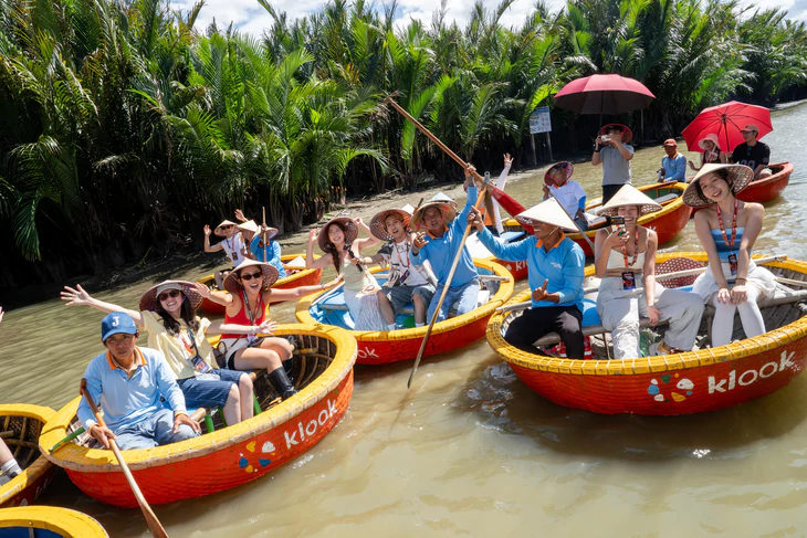 KOL, KOC quốc tế ‘bất ngờ vì một Việt Nam rất khác’ - Ảnh 4.