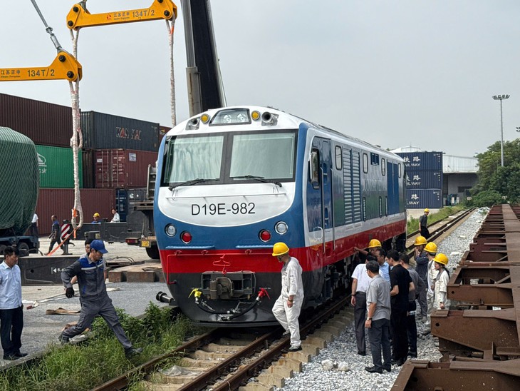 Ngành đường sắt có thêm đầu máy mới chạy tốc độ tới 120 km/h - Ảnh 2.