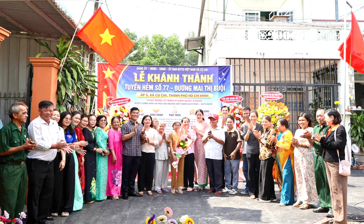 Phường Tân Tạo đồng loạt nâng cấp 66 tuyến hẻm, khởi công đường D10 - Ảnh 2.