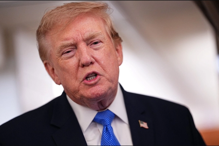 Quan chức Nhà Trắng tiết lộ thói quen của ông Trump sau khi mọi người đi ngủ - Ảnh 1.