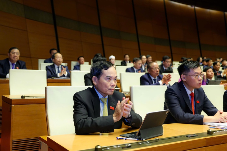 Bộ trưởng Bộ Công an Lương Tam Quang trình dự thảo nghị quyết quy định cơ chế đặc thù xử lý vi phạm liên quan kinh tế nhà nước, kinh tế tư nhân - Ảnh 2.