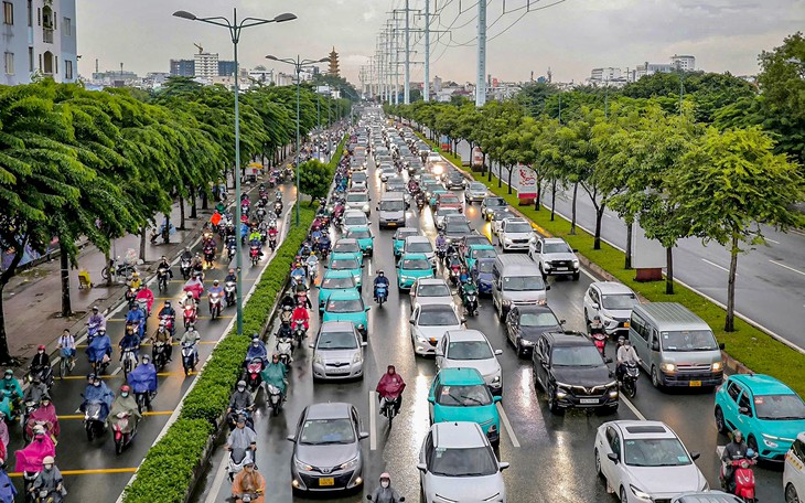 Cầu Bình Lợi 2 ùn ứ từ dù chưa tới giờ cao điểm, ô tô xếp hàng dài - Ảnh 7.