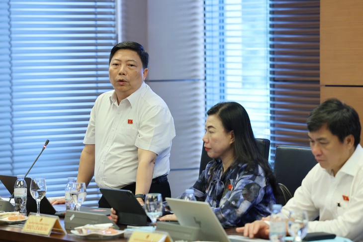 Đại biểu Quốc hội kiến nghị quy định chặt chẽ hơn thủ tục hải quan với hàng hóa qua nền tảng thương mại điện tử - Ảnh 3.