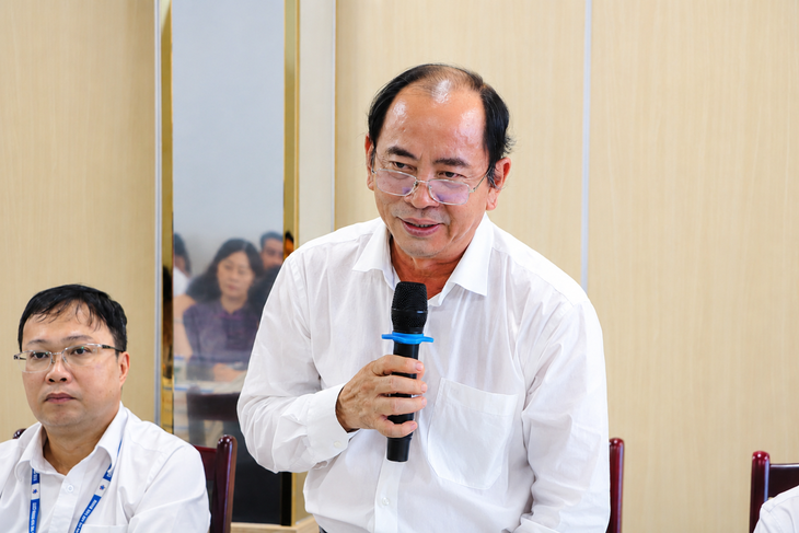 Xe chở bệnh nhân thông thường không được bật còi ưu tiên - Ảnh 1.