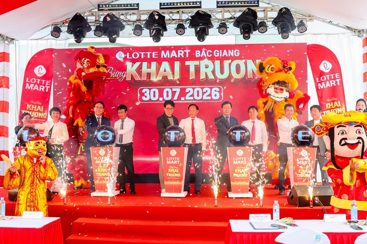 Khai trương Lotte Mart Bắc Giang, cơ hội trúng thưởng ô tô VinFast VF3 - Ảnh 1.