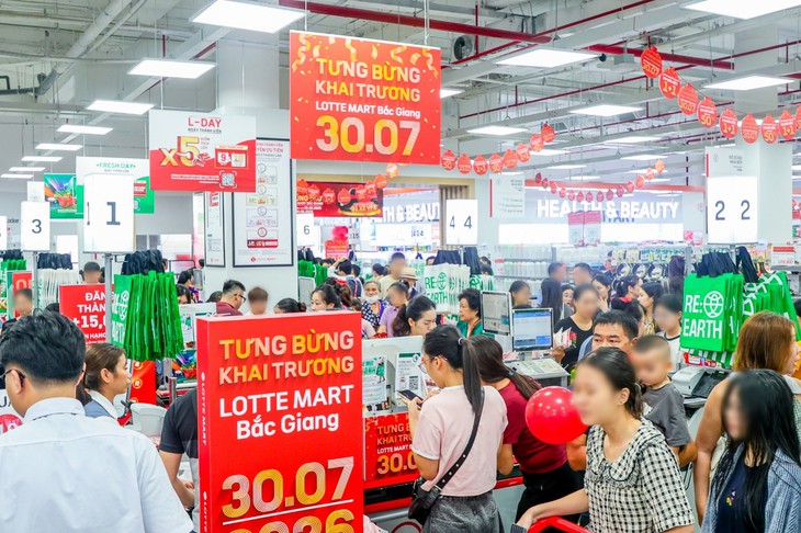 Khai trương Lotte Mart Bắc Giang, cơ hội trúng thưởng ô tô VinFast VF3 - Ảnh 3.