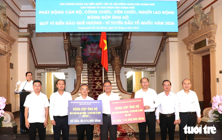 Cán bộ, công chức TP.HCM góp quỹ 'Vì biển đảo quê hương - Vì tuyến đầu Tổ quốc' - Ảnh 2.