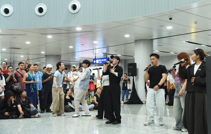 Ga Metro Bến Thành thành sân khấu nhạc kịch - Ảnh 6.