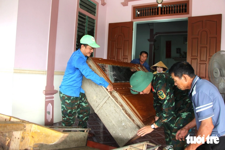 Người dân dỡ nhà, dời mồ mả bàn giao mặt bằng làm cao tốc gần 24.000 tỉ đồng - Ảnh 4.