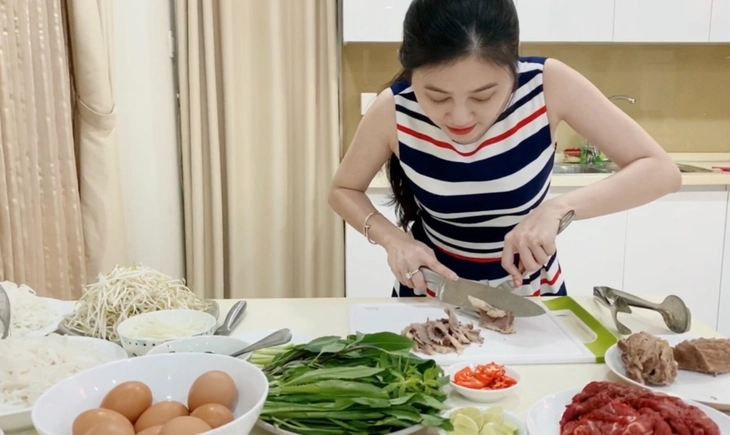 Khán giả bất ngờ khi Quế Trân trổ tài làm đầu bếp - Ảnh 3.