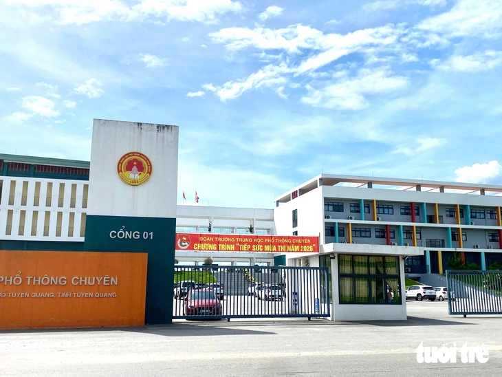 Chiều nay, Bộ Giáo dục thông tin vụ tiêu cực thi tốt nghiệp THPT tại chuyên Tuyên Quang - Ảnh 1.