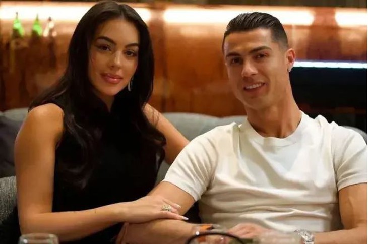 Ronaldo tổ chức đám cưới cuối tuần này, Messi có được mời tham dự ? - Ảnh 1.
