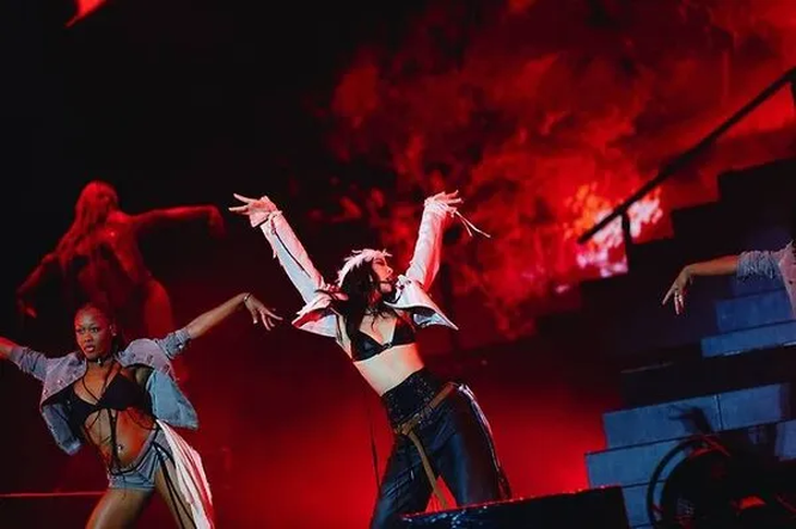 Màn bùng nổ của Jennie và hành trình âm nhạc châu Á 'đánh chiếm' Lollapalooza - Ảnh 1.