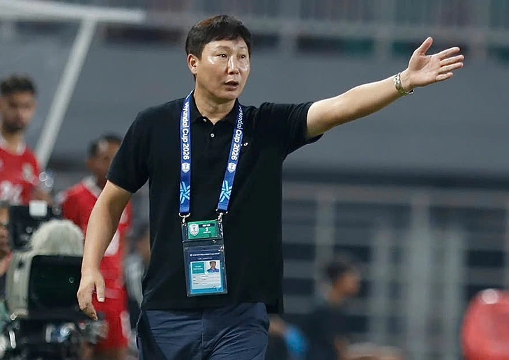 Sự cao tay của HLV Kim Sang Sik - Ảnh 1.
