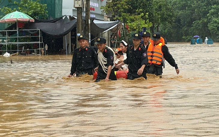 Hà Nội cùng các tỉnh Bắc Bộ và Bắc Trung Bộ tiếp tục mưa lớn từ mai, có nơi trên 300mm - Ảnh 2.