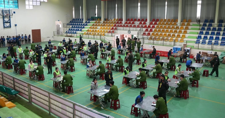 Công an bắt thêm 3 nghi phạm cốt cán trong đường dây dùng 'app tình cảm' lừa đảo hơn 2.300 tỉ đồng - Ảnh 2.