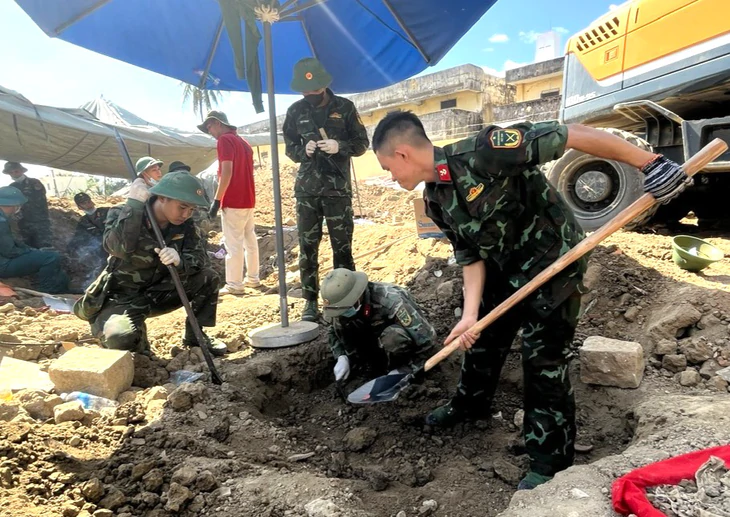 36 hài cốt liệt sĩ được tìm thấy ở khu vực nhà lao Thành Diên Khánh - Ảnh 2.