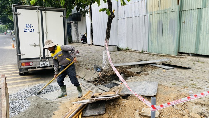 Đà Nẵng thay 900 cửa thu nước 'hàm ếch' sang thu nước dưới mặt đường để chống ngập - Ảnh 2.