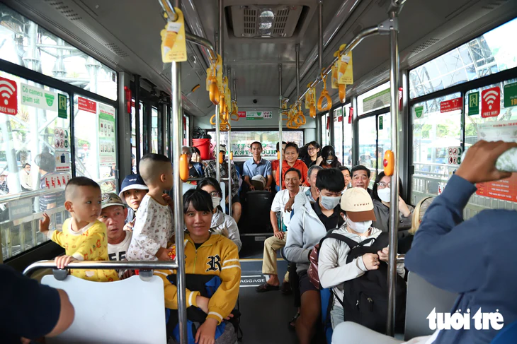 Đi Vũng Tàu dịp 2-9 bằng xe buýt: Không những khỏe mà còn được ngắm cảnh - Ảnh 1.