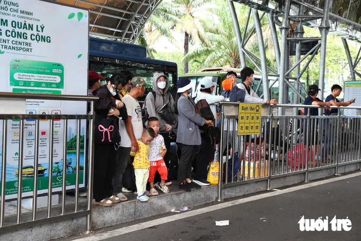 Đi Vũng Tàu dịp 2-9 bằng xe buýt: Không những khỏe mà còn được ngắm cảnh - Ảnh 4.