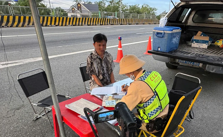 Lái xe tải có nồng độ cồn chạy trên cao tốc, cả tài xế và doanh nghiệp bị phạt hơn 84 triệu đồng - Ảnh 1.