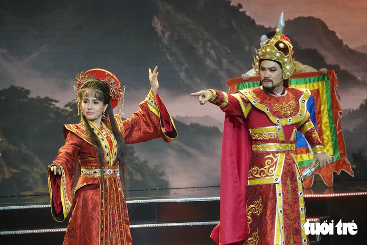 Thanh Tuấn là chàng trai xứ Huế, Thanh Thanh Hiền hóa cô gái Kinh Bắc ở Gala Chuông vàng vọng cổ - Ảnh 4.