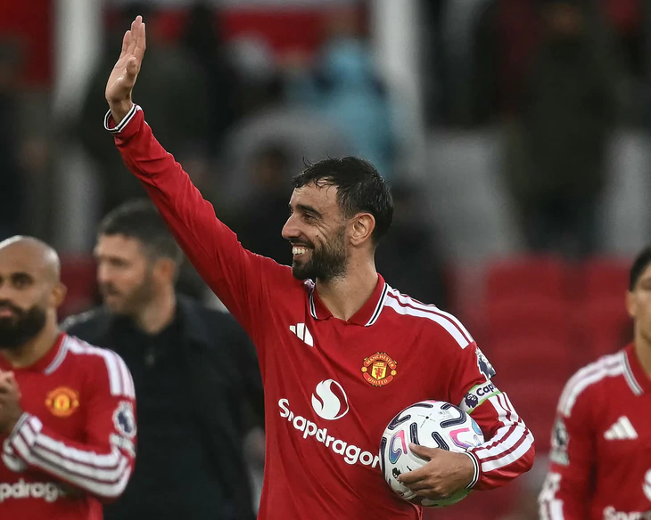 Bruno lập hat-trick, Man United thắng trận đầu tiên ở Giải Ngoại hạng Anh - Ảnh 1.