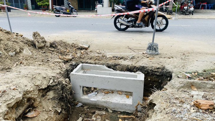 Đà Nẵng thay 900 cửa thu nước 'hàm ếch' sang thu nước dưới mặt đường để chống ngập - Ảnh 3.