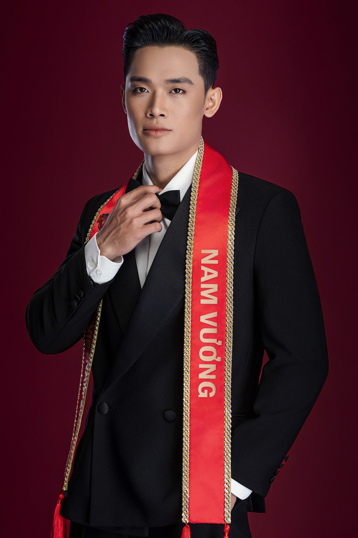Trần Tiến Dũng đặt mục tiêu nam vương Manhunt International, mang áo dài đến Sri Lanka - Ảnh 2.