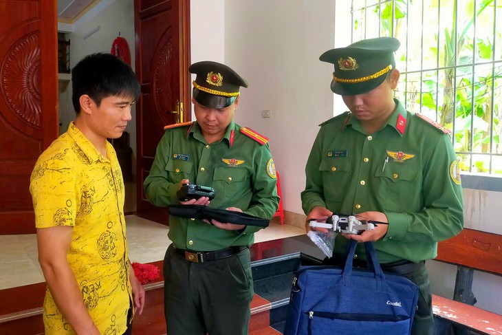 An ninh Cảng hàng không Thọ Xuân vận động người dân tự giác giao nộp flycam - Ảnh 1.