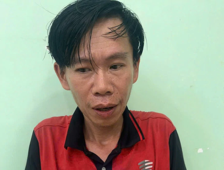 Bắt nghi phạm chém vợ, mẹ vợ rồi thay tên, trốn truy nã hơn 5 năm - Ảnh 1.