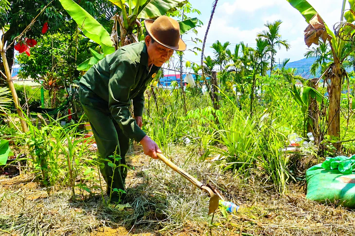 Trao hơn 6ha 'tấc vàng': Người lính già hiến đất xây trường thắp sáng bản làng - Ảnh 2.